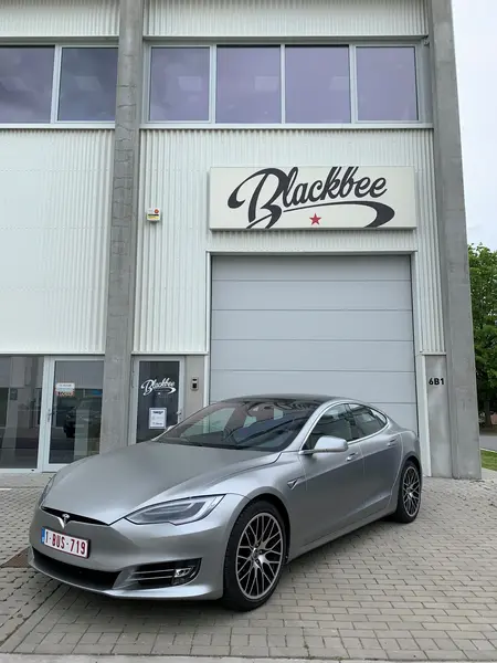 covering sur TESLA Model 3 — Réalisation Blackbee