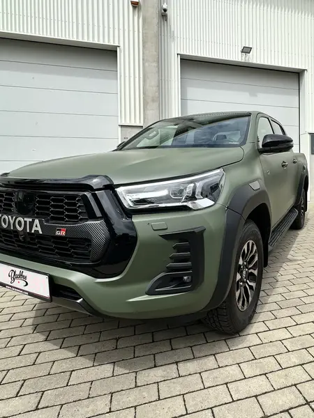 covering sur Toyota Hilux Double Cab — Réalisation Blackbee
