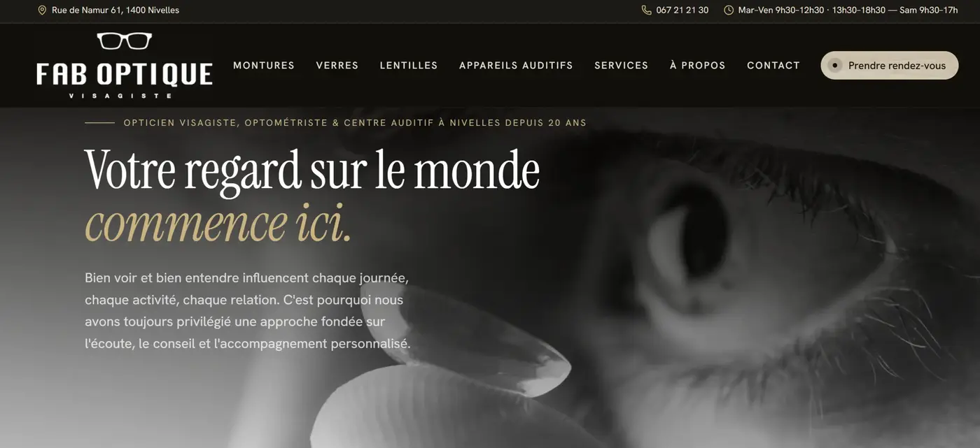 photo grand format : site vitrine affiché sur plusieurs écrans