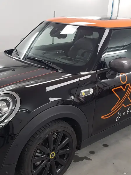 semi-covering sur MINI MINI Cooper SE électrique — Réalisation Blackbee