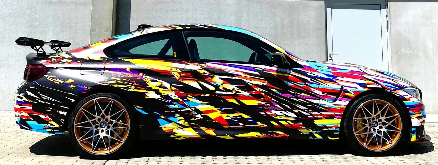 photo grand format : voiture wrappée satin, détail de carrosserie